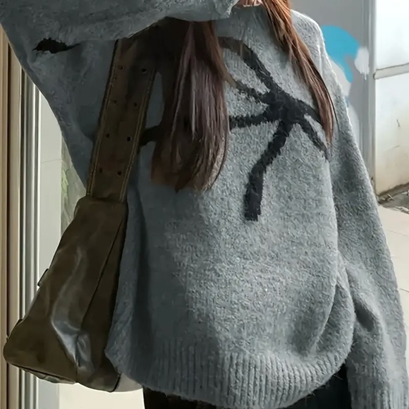 ⭐️NEW BOUTIQUE Gray Sweater with Black Bow Design⭐️ - Picture 4 of 5